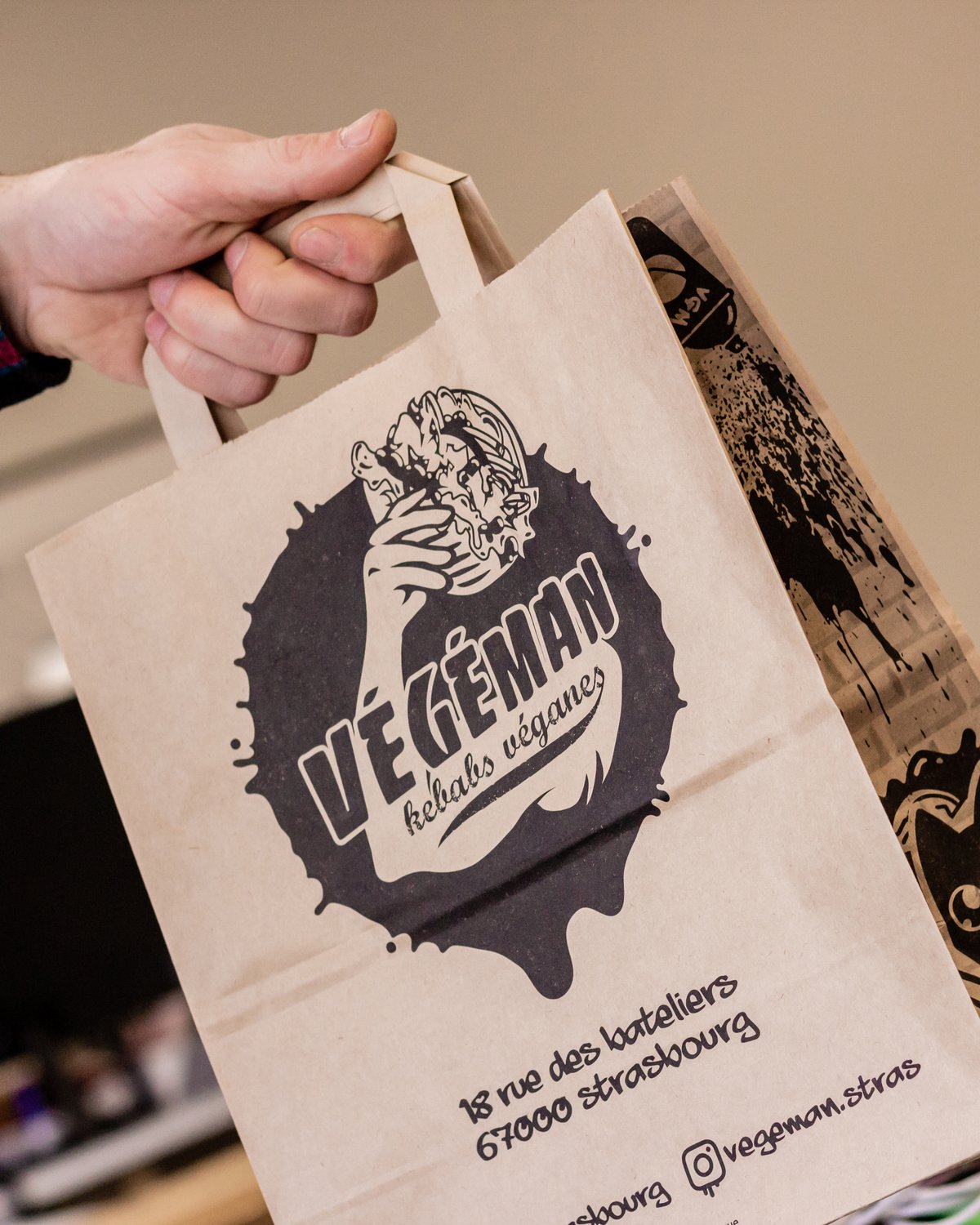 Sachet kraft Végéman à la marque, imprimé par Publifood